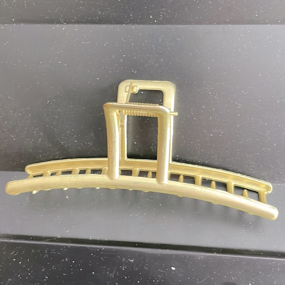 Pretty, gold, butterfly hair claw. 4” long. Never used. Buy 2 (similar) for $8